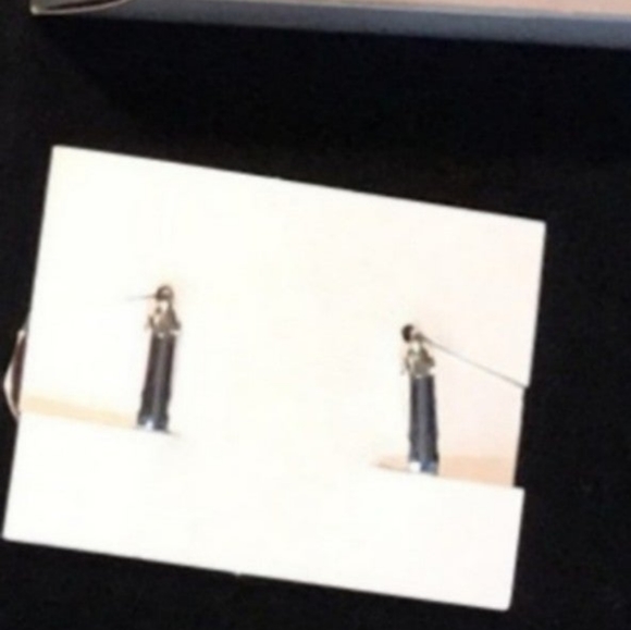 Vintage Avon clip silhouette earrings -FINAL- - Picture 2 of 2